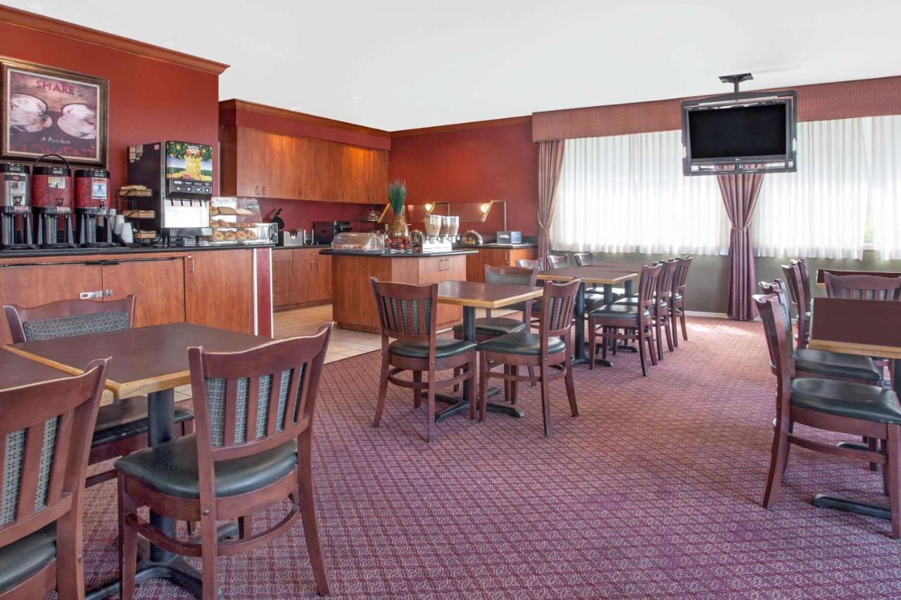 Hawthorn Suites By Wyndham Kent, Wa Exterior photo